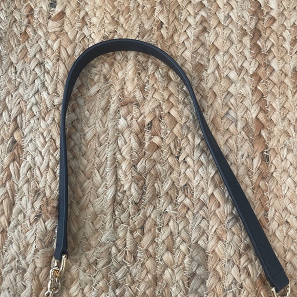 TORY BURCH *NWOT* Emerson Chain Wallet Crossbody Bag in Navy with gold hardware - Picture 13 of 13